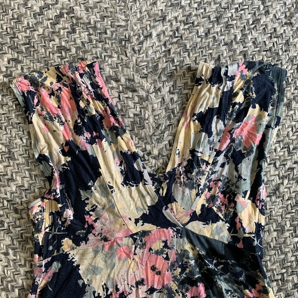 Banana Republic floral top - Picture 2 of 10